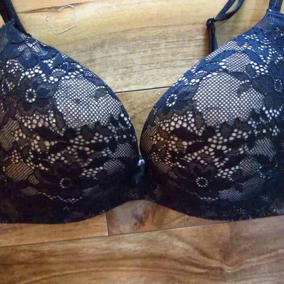 Victoria's Secret ANGELS SECRET EMBRACE Black Lace Push Up Bra size 34C - Picture 2 of 5